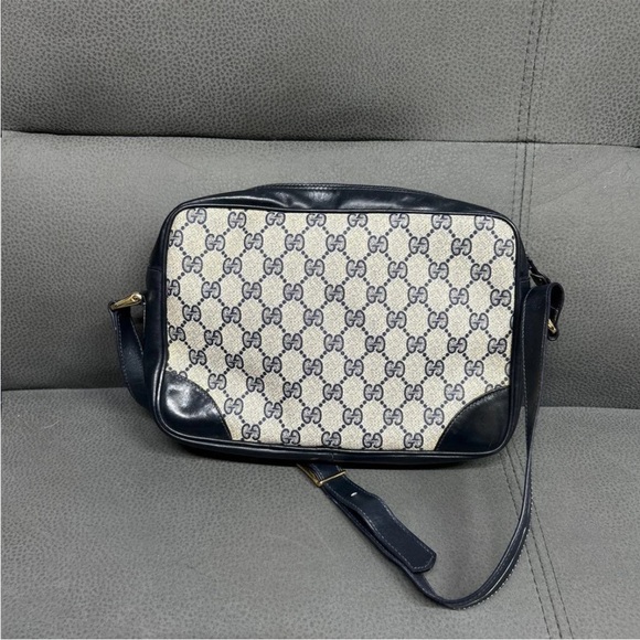 Gucci Black and Cream Crossbody Bag - Picture 2 of 10